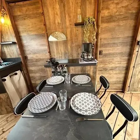 Zecamping 3 Etoiles Piscine Chauffee Toboggans Pet Friendly Locatif Tv 8 Pers Campsite *