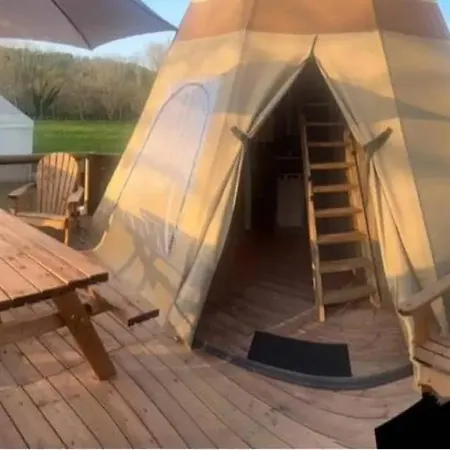 Campsite Zecamping 3 Etoiles Piscine Chauffee Toboggans Pet Friendly Locatif Tv 8 Pers
